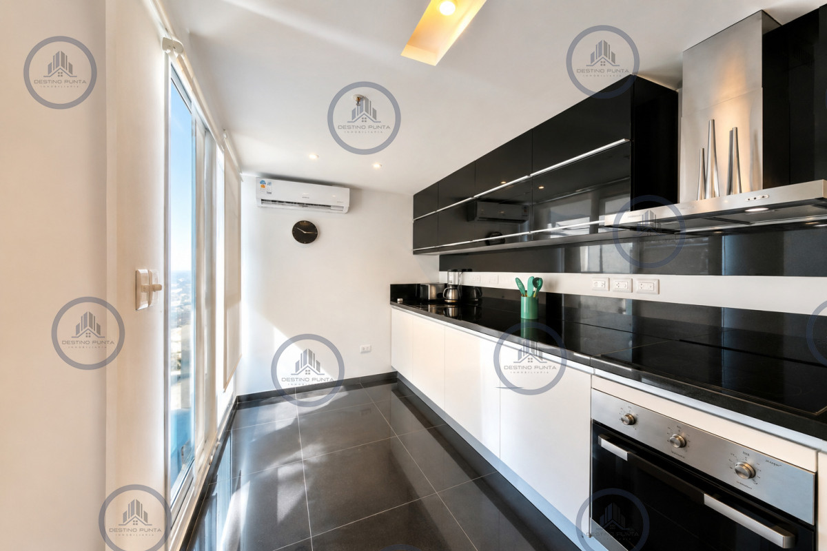 Apartamento ID.150 - Espectacular Penthouse Duplex con 4 Dormitorios + Dependencia y Terraza con Parrillero, en torre premium de Playa Brava, Punta del Este