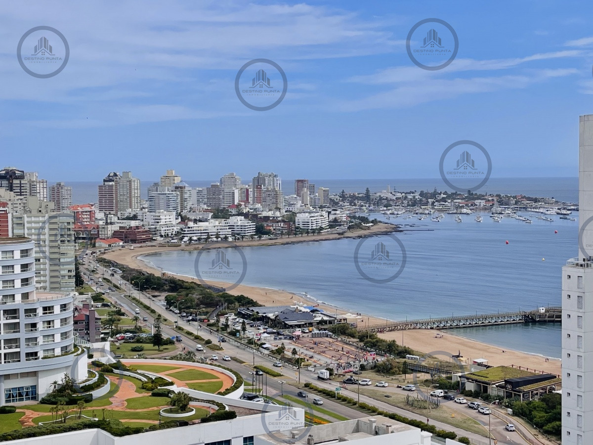 Apartamento ID.1226 - Venta de Excelente Penthouse de 2 Dormitorios y Parrillero con vistas a Playa Mansa, Punta del Este