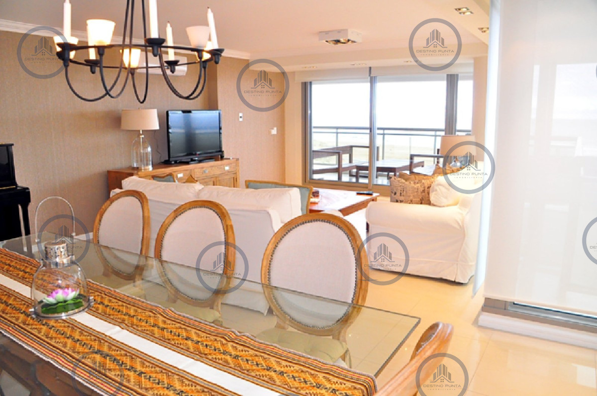 Apartamento ID.243 - Excelente Apartamento de 3 Dormitorios y Dependencia en Playa Brava - Venta y Alquiler
