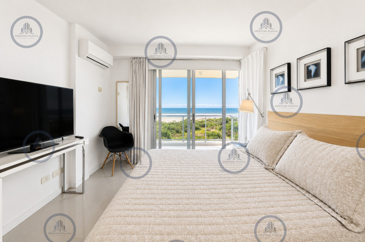 Apartamento ID.2985 - Penthouse de 3 Dormitorios con Barbacoa en Primera Línea del Mar, Playa Brava Punta del Este