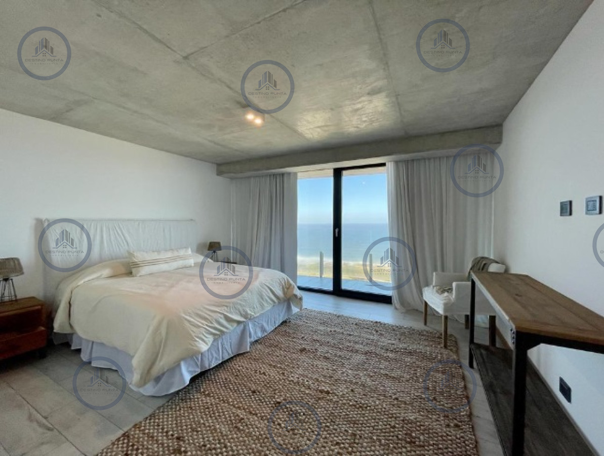 Apartamento ID.676 - Venta de Apartamento de 2 Dormitorios en suite piso alto de Torre Surfside Village, Punta del Este
