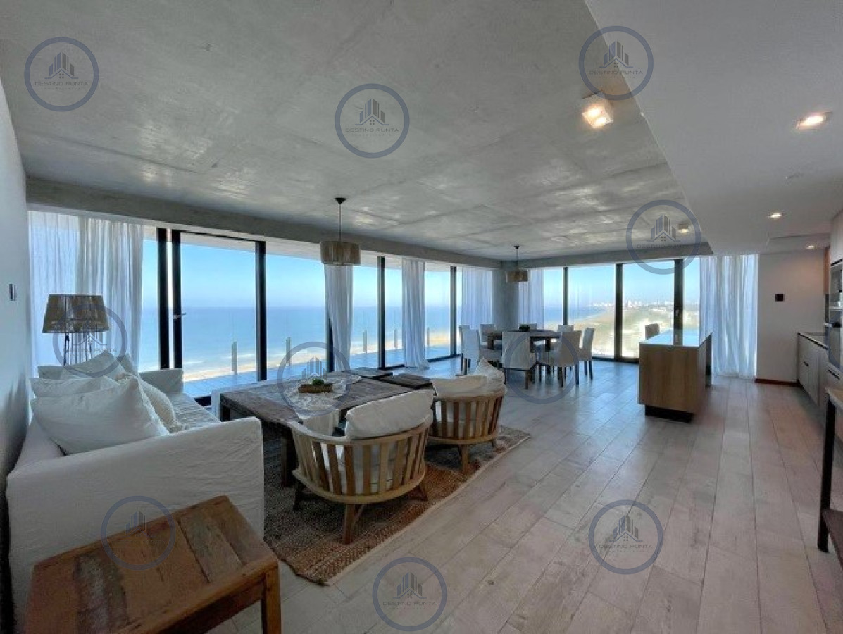 Apartamento ID.676 - Venta de Apartamento de 2 Dormitorios en suite piso alto de Torre Surfside Village, Punta del Este