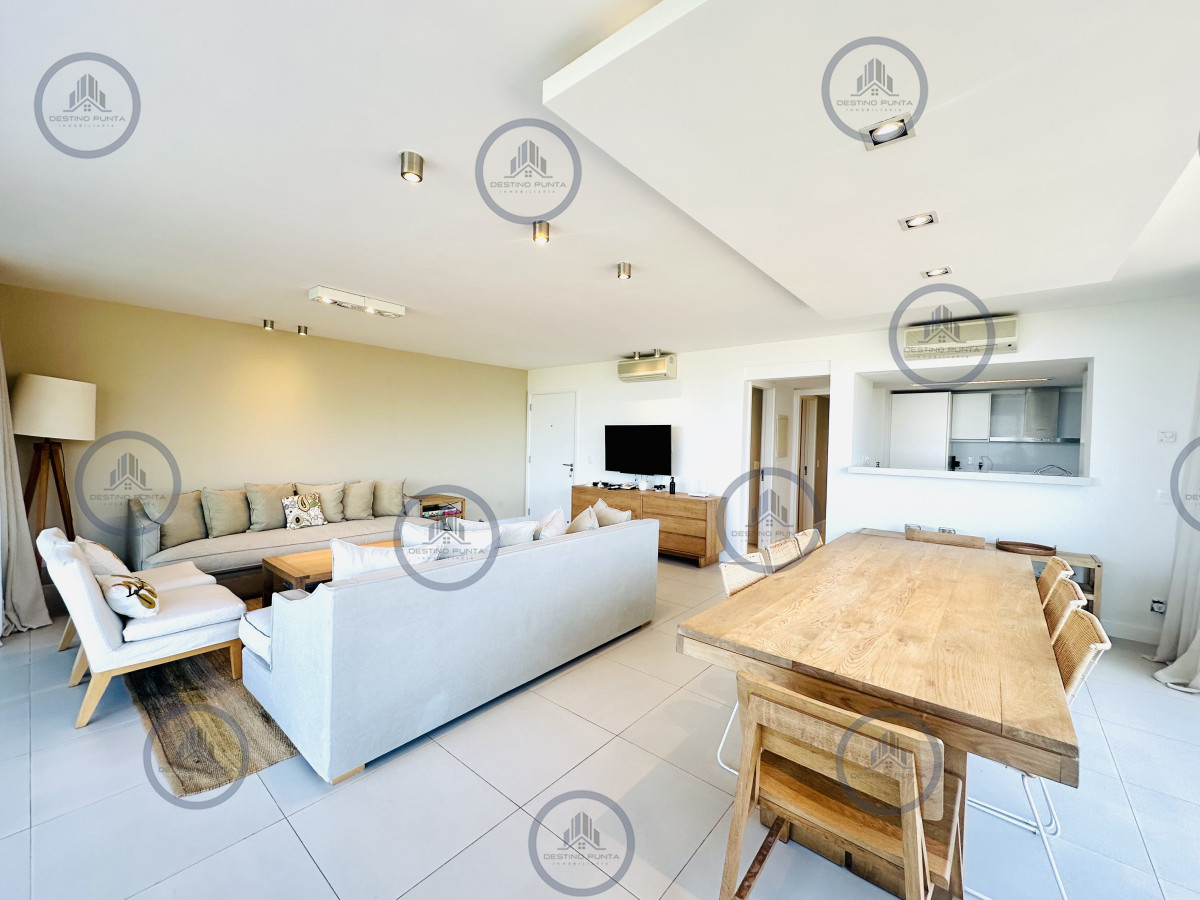 Apartamento ID.112 - Venta OPORTUNIDAD de exclusivo departamento de tres dormitorios y Parrillero en Punta Ballena