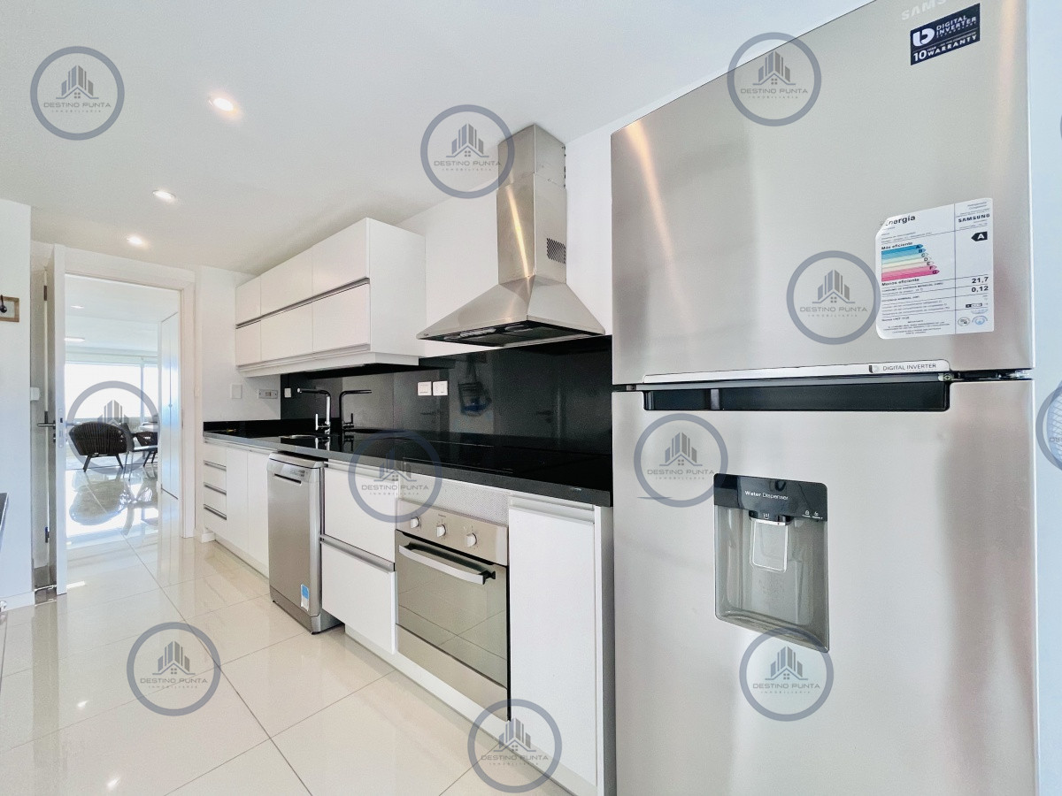 Apartamento ID.304 - Apartamento de 3 Dormitorios y Parrillero Frente al Mar, Playa Mansa