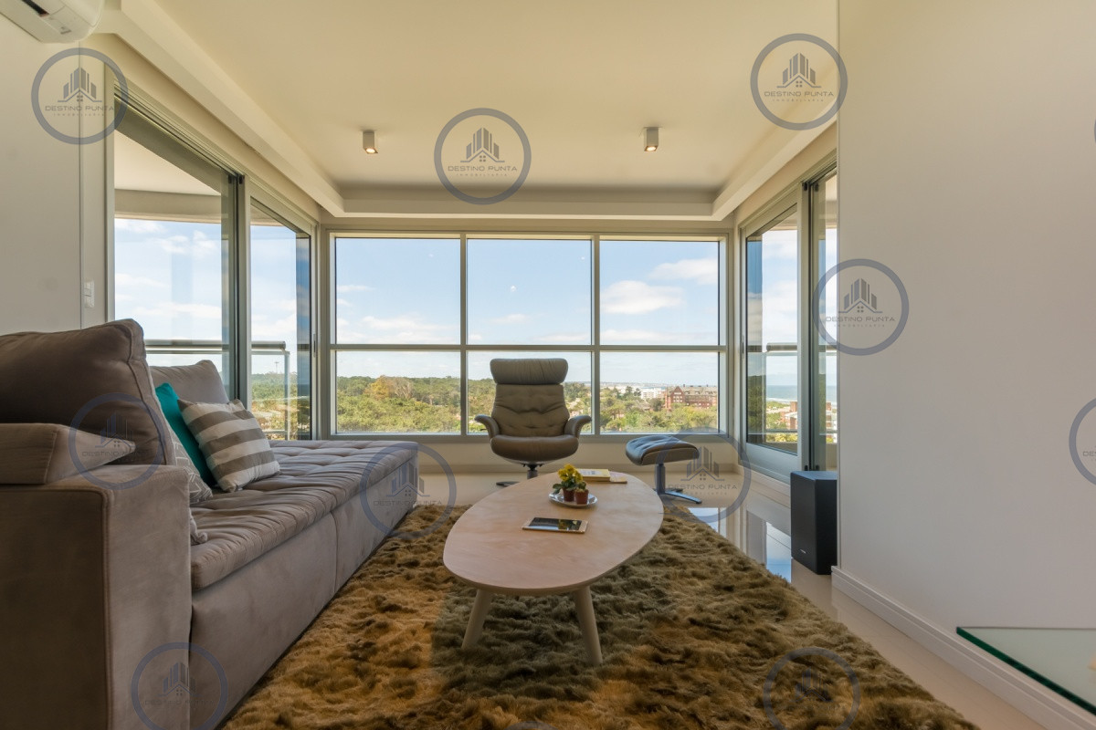 Apartamento ID.301 - Excelente Apartamento de 2 Dormitorios + Servicio en Brava con Vista al Mar