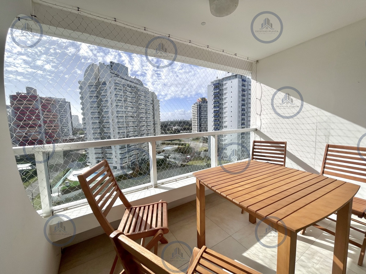 Apartamento ID.968 - Apartamento de 2 Dormitorios en Torre con Servicios - Playa Brava, Punta del Este