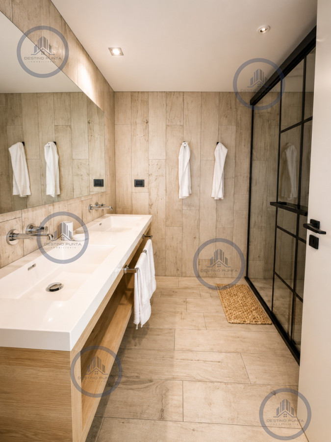 Apartamento ID.680 - Apartamento de 1 Dormitorio en Suite, piso alto de Torre Surfside Village, Punta del Este