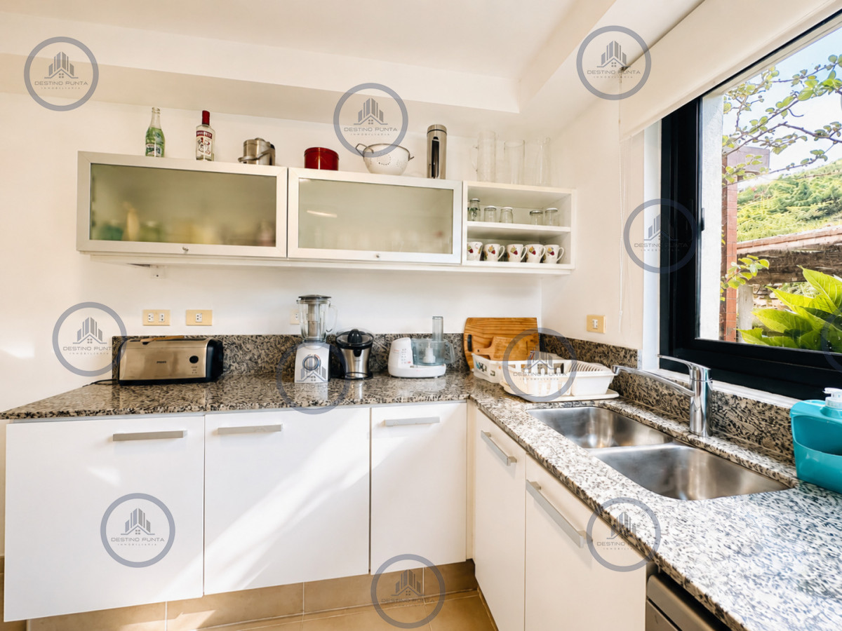 Apartamento ID.2462 - Excelente y amplio departamento duplex en venta de 3 dormitorios mas dependencia con parrillero, Punta Ballena