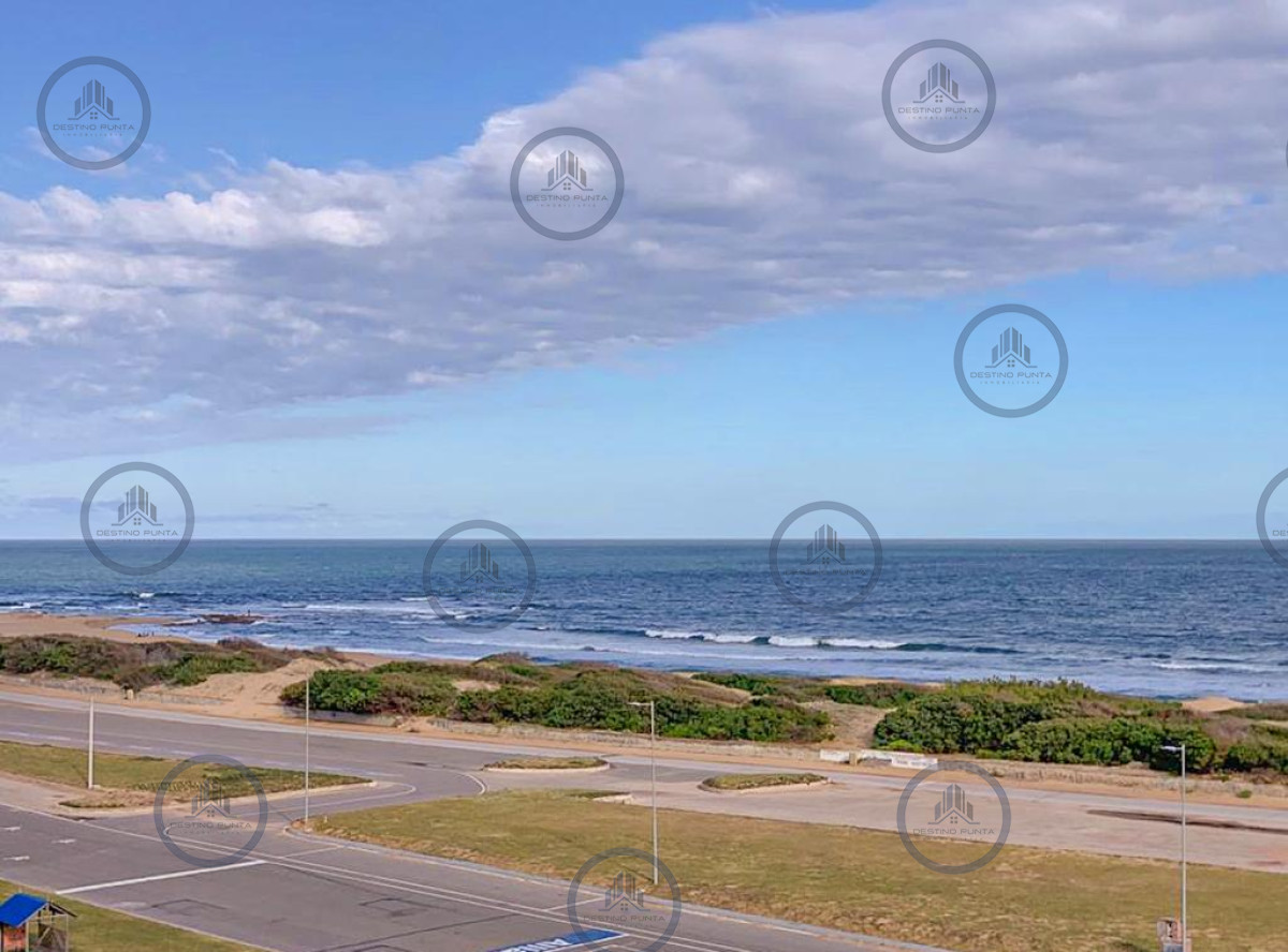 Apartamento ID.785 - Apartamento de 2 Dormitorios Frente a Playa Brava, Venta