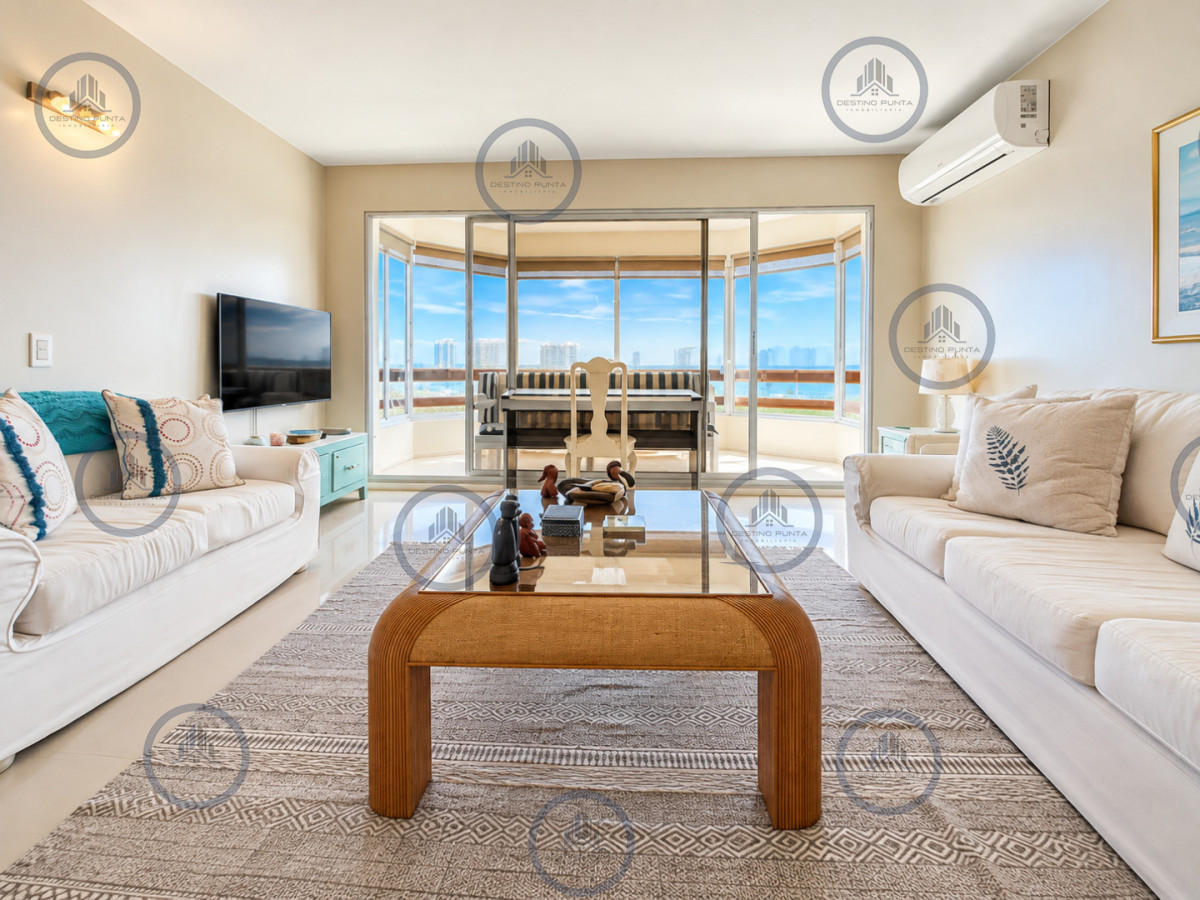 Apartamento Reciclado en Venta de 3 Dormitorios + Dependencia de servicio sobre Roosevelt con vista a Playa Mansa, Punta del Este — fotografía 3