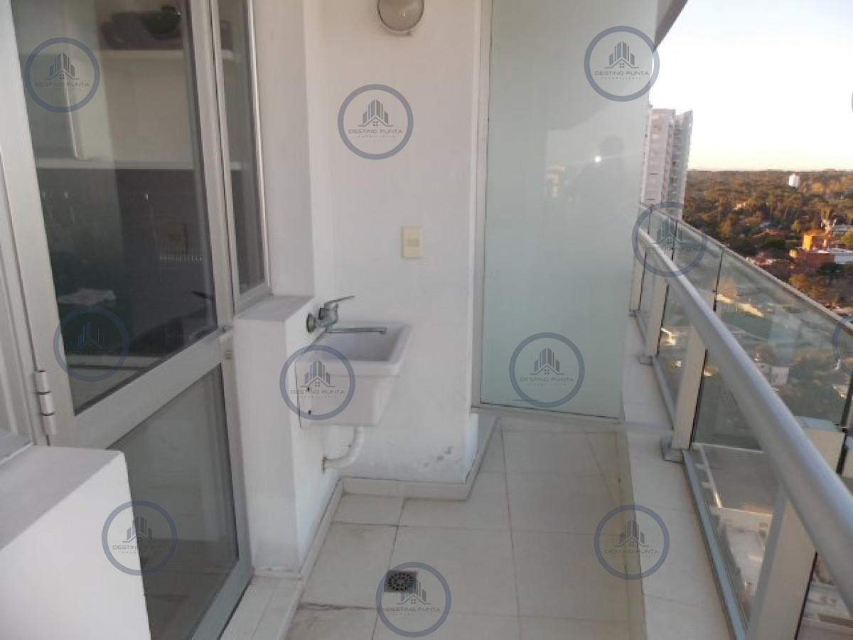 Apartamento ID.86 - Venta  de apartamento esquinero de tres dormitorios en Playa Mansa