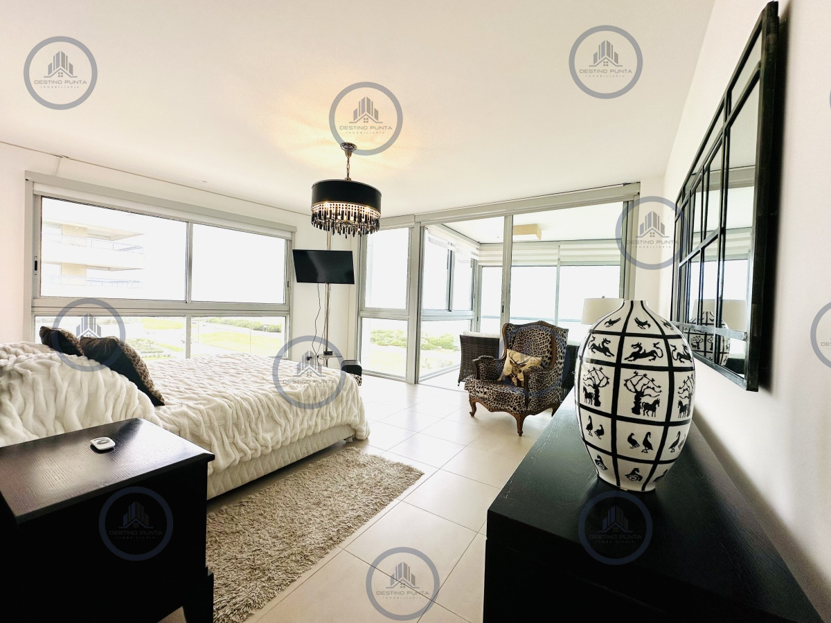 Apartamento ID.272 - Oportunidad en Venta Maravilloso departamento esquinero en Torre Le Parc, Playa Brava, Punta del Este