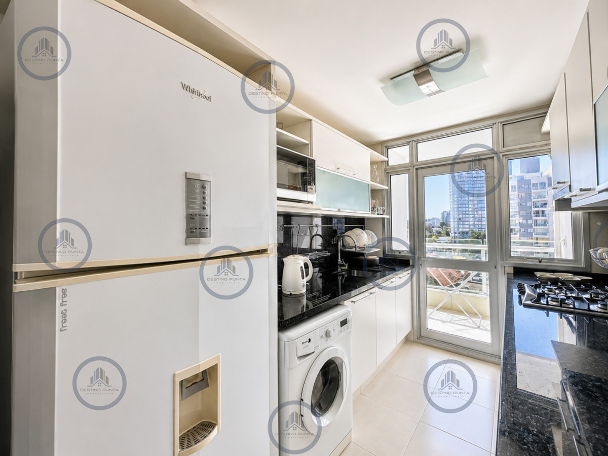 Apartamento ID.58 - Apartamento de 2 Dormitorios a metros del mar y torre moderna, playa Mansa, Punta del Este