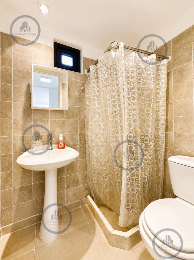 Apartamento ID.2462 - Excelente y amplio departamento duplex en venta de 3 dormitorios mas dependencia con parrillero, Punta Ballena