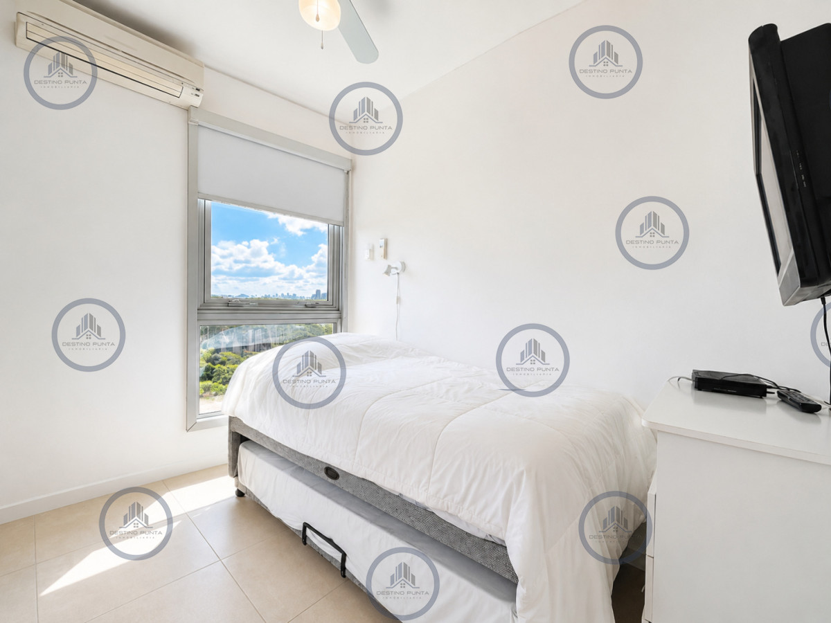 Apartamento ID.484 - Apartamento de 2 Dormitorios más Dependencia en Torre Le Parc, Playa Brava