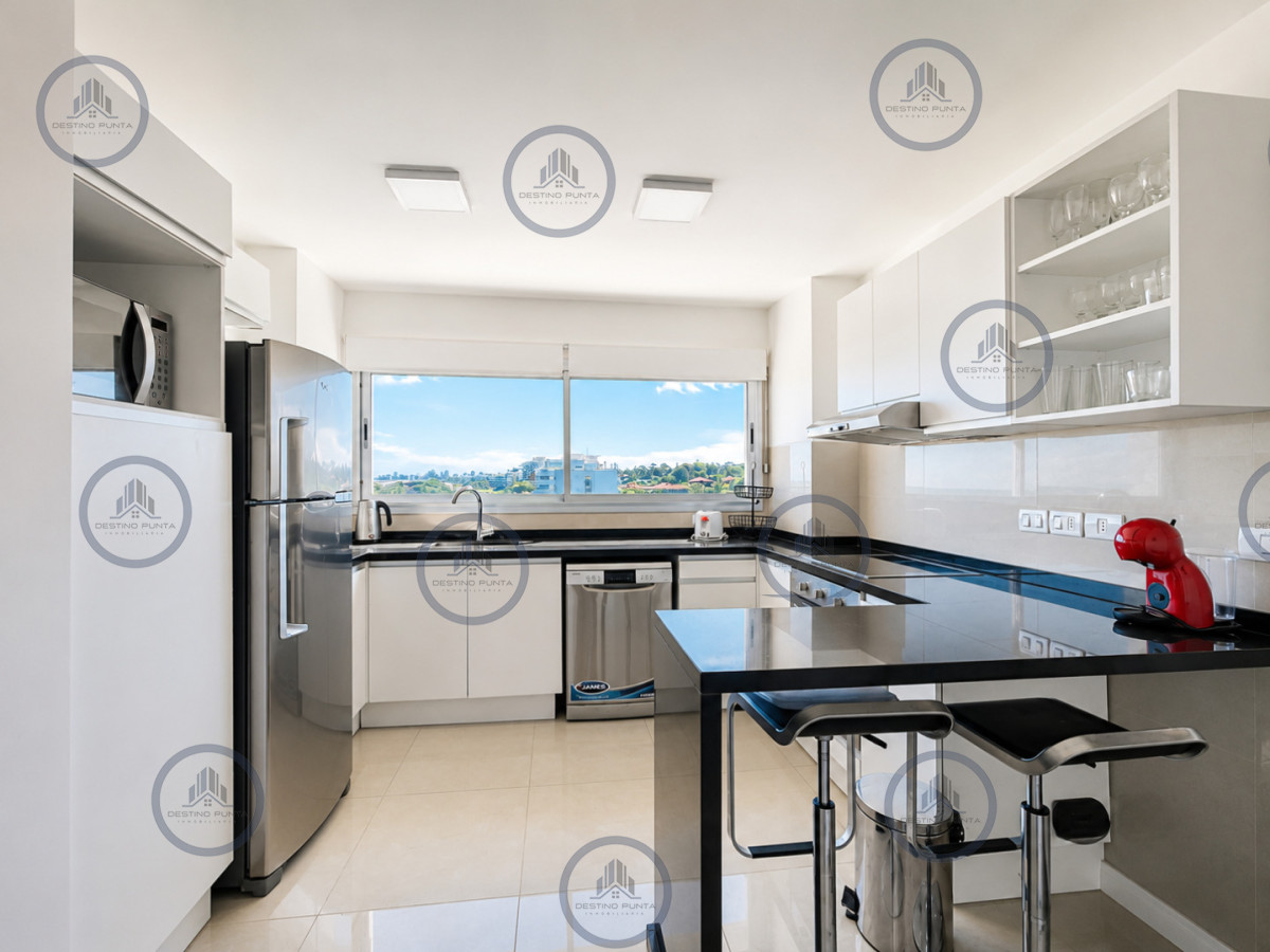Apartamento ID.2985 - Penthouse de 3 Dormitorios con Barbacoa en Primera Línea del Mar, Playa Brava Punta del Este