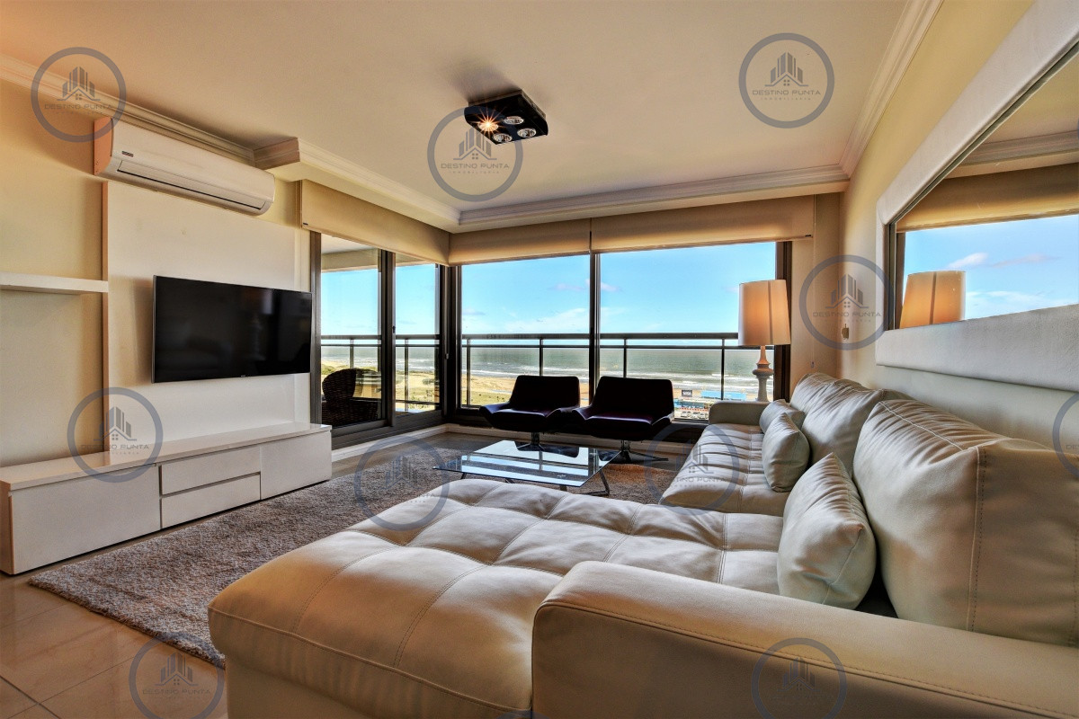 Apartamento ID.238 - Apartamento de 3 Dormitorios en Imperiale, Frente al Mar  - Oportunidad en Venta