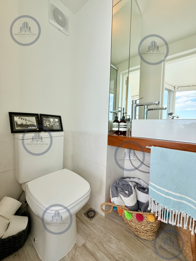 Apartamento ID.2036 - Apartamento Penthouse finamente decorado de 3 dormitorios con parrillero propio en venta, Roosevelt Brava, Punta del Este