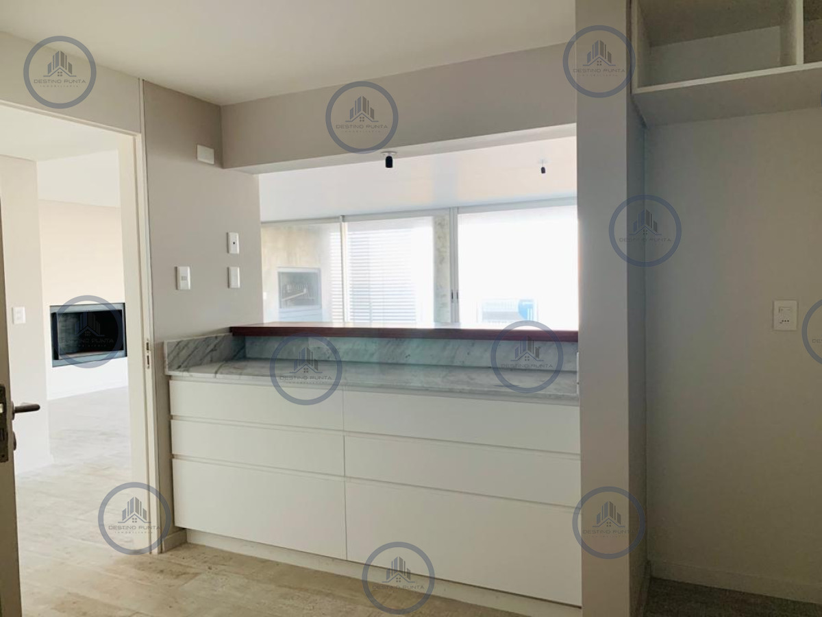 Penthouse a Estrenar de 2 Dormitorios frente a Playa Mansa - Venta — fotografía 4