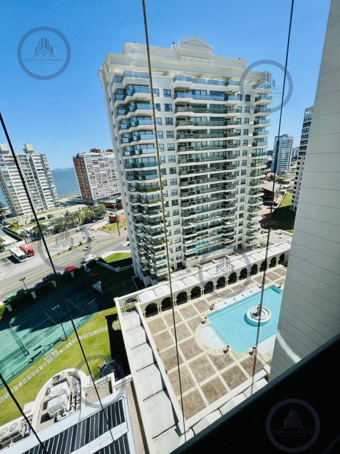 Apartamento ID.994 - Alquiler temporario de apartamento de tres dormitorios en torre de categoría sobre Playa Brava, Punta del Este