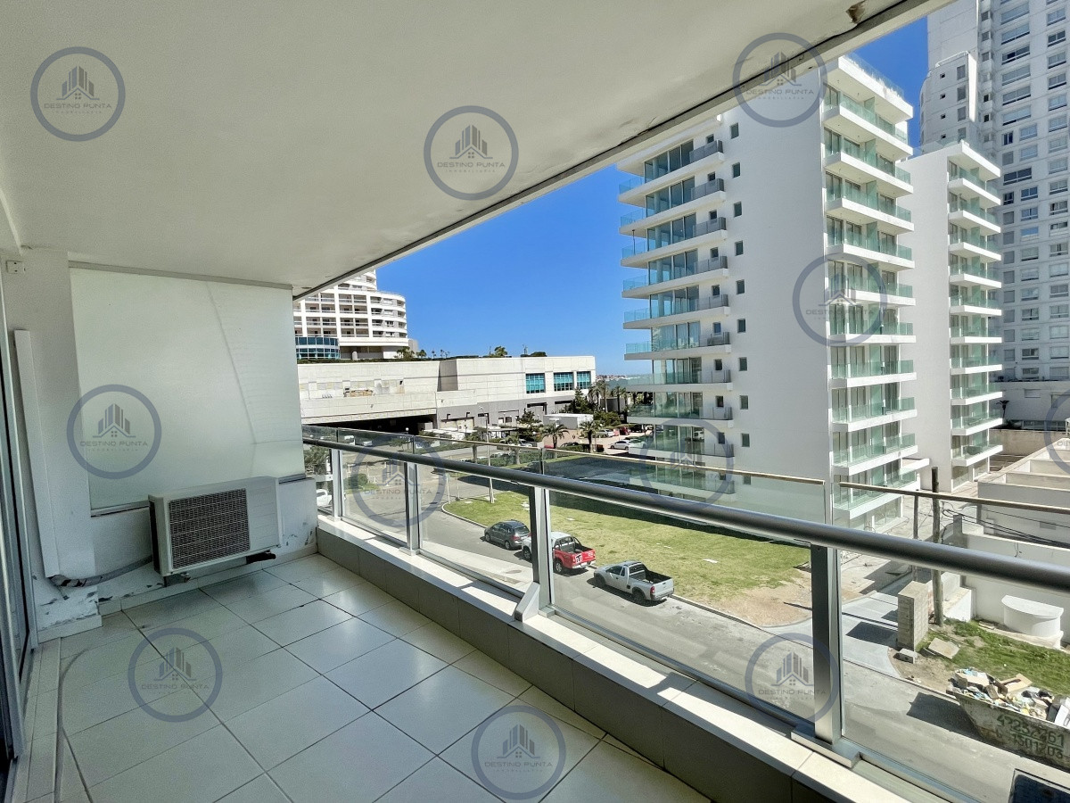 Apartamento ID.217 - Apartamento de 2 Dormitorios y Servicio a metros del mar, Playa Mansa Punta del Este