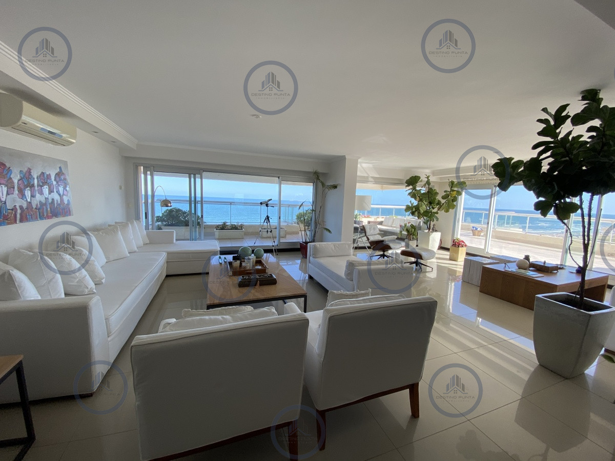 Excelente Apartamento de 3 Dormitorios y Dependencia Frente al Mar - Playa Brava — fotografía 2