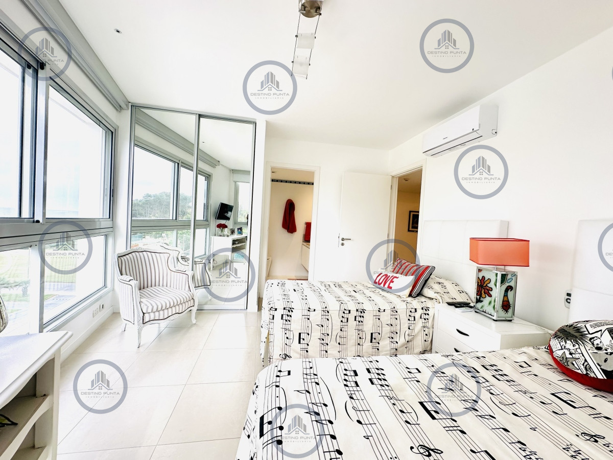 Apartamento ID.272 - Oportunidad en Venta Maravilloso departamento esquinero en Torre Le Parc, Playa Brava, Punta del Este