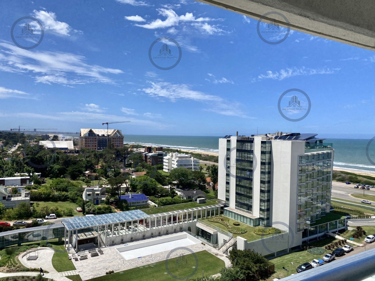 Apartamento ID.2307 - Venta Excelente Apartamento de 2 Dormitorios + Servicio en Brava con Vista al Mar