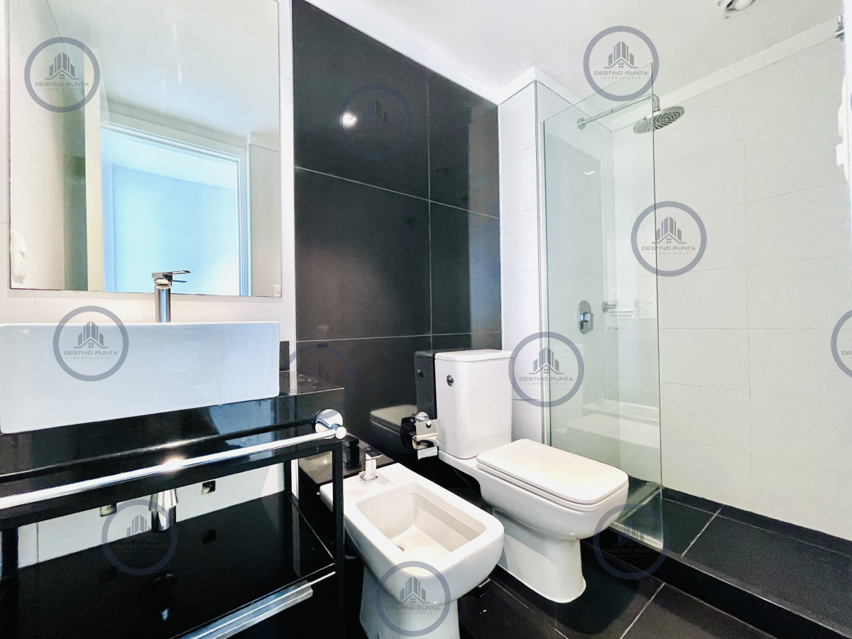 Apartamento ID.2710 - Alquiler Anual, Apartamento de 1 Dormitorio entre playas Mansa y Brava