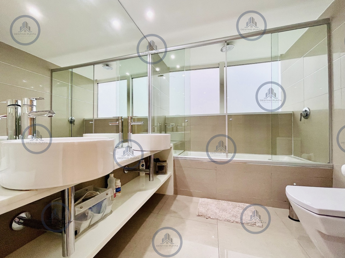 Apartamento ID.159 - Moderno Apartamento de 3 Suites en Playa Mansa con Vista al Mar