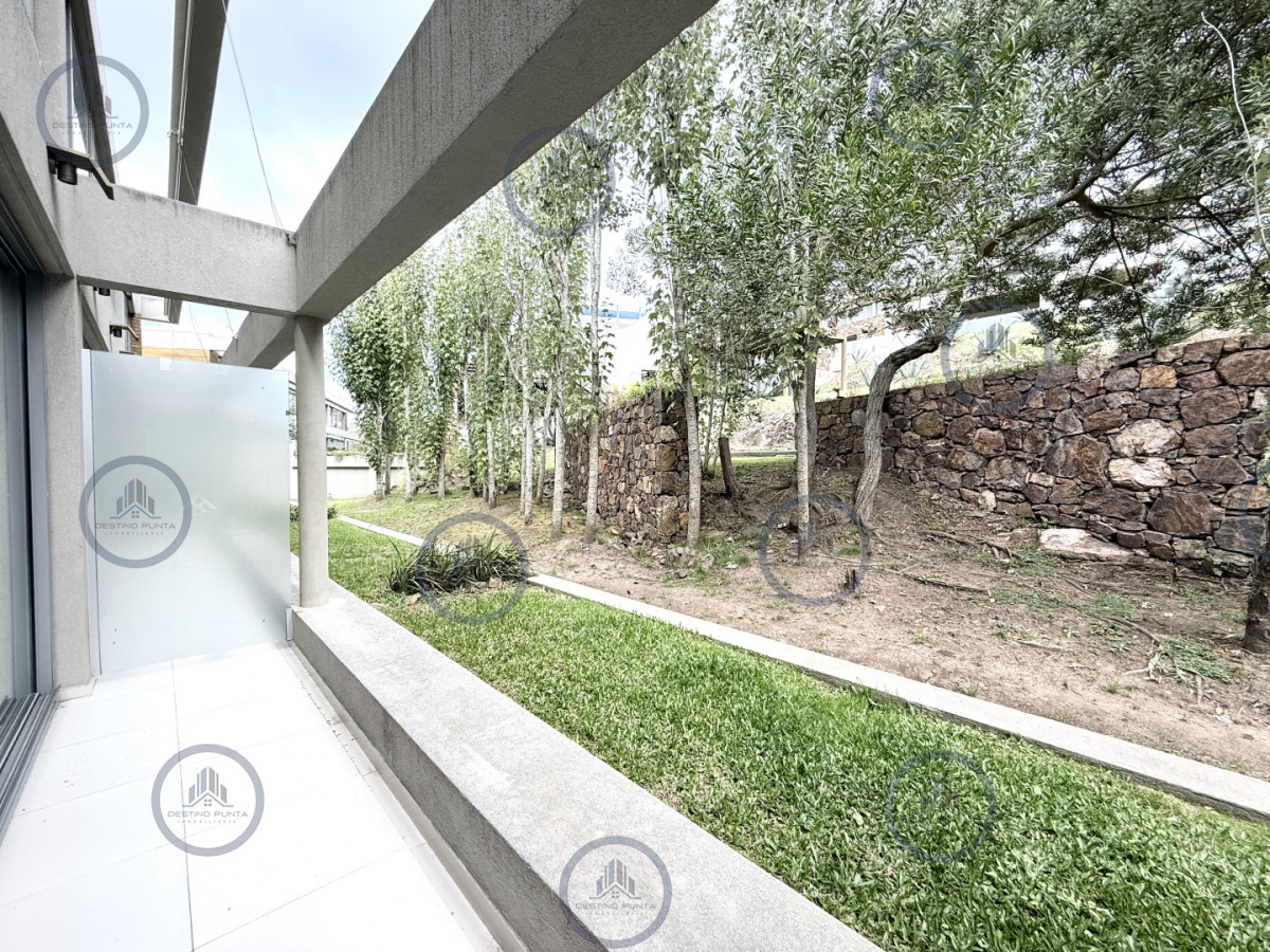 Apartamento ID.3111 - Venta de hermoso departamento de 2 dormitorios más parrillero en Punta Ballena 