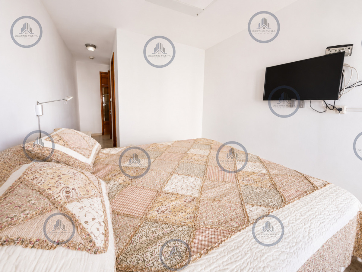 Apartamento ID.58 - Apartamento de 2 Dormitorios a metros del mar y torre moderna, playa Mansa, Punta del Este