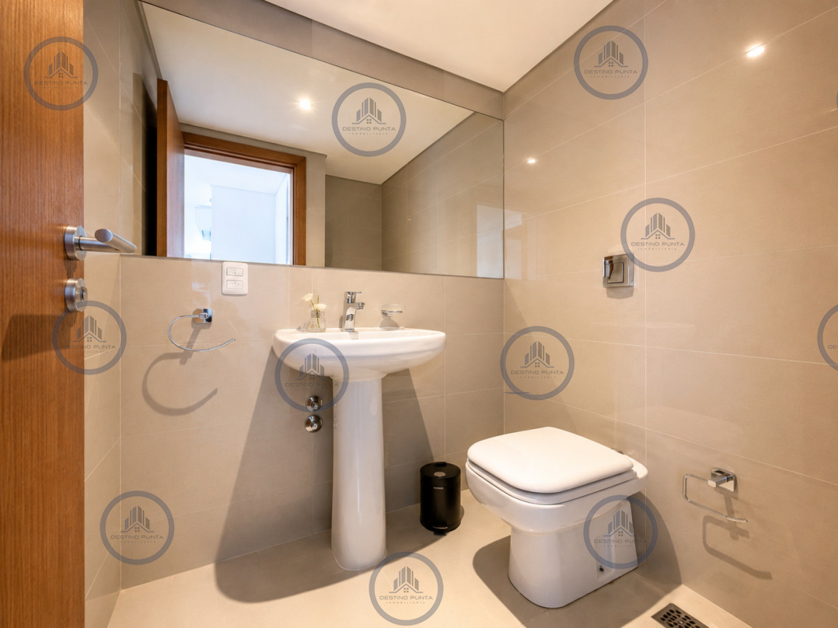 Apartamento ID.150 - Espectacular Penthouse Duplex con 4 Dormitorios + Dependencia y Terraza con Parrillero, en torre premium de Playa Brava, Punta del Este