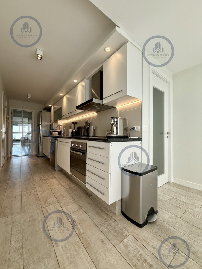 Apartamento ID.2036 - Apartamento Penthouse finamente decorado de 3 dormitorios con parrillero propio en venta, Roosevelt Brava, Punta del Este