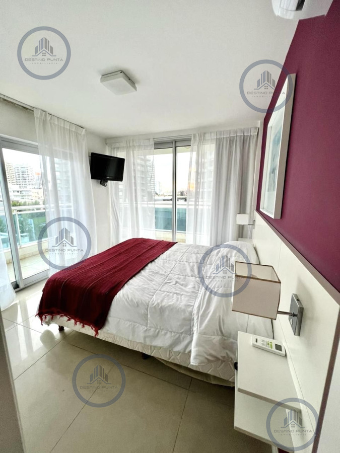 Apartamento ID.1622 - Apartamento de 1 Dormitorio en Torre con Servicios, Cerca del Mar - Alquiler Anual, Punta del Este