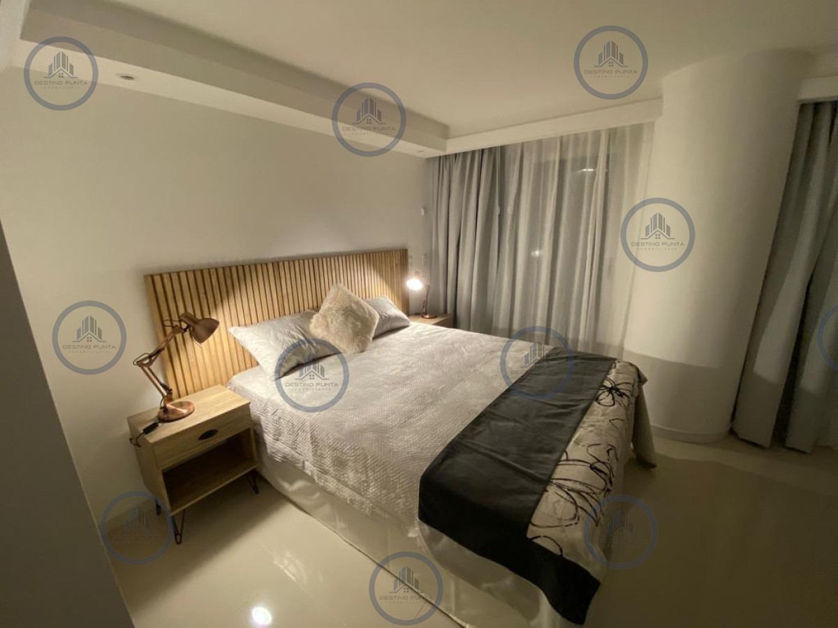 Apartamento ID.173 - Apartamento piso alto de 2 dormitorios en suite más dependencia de servicio y parrillero, Playa Brava