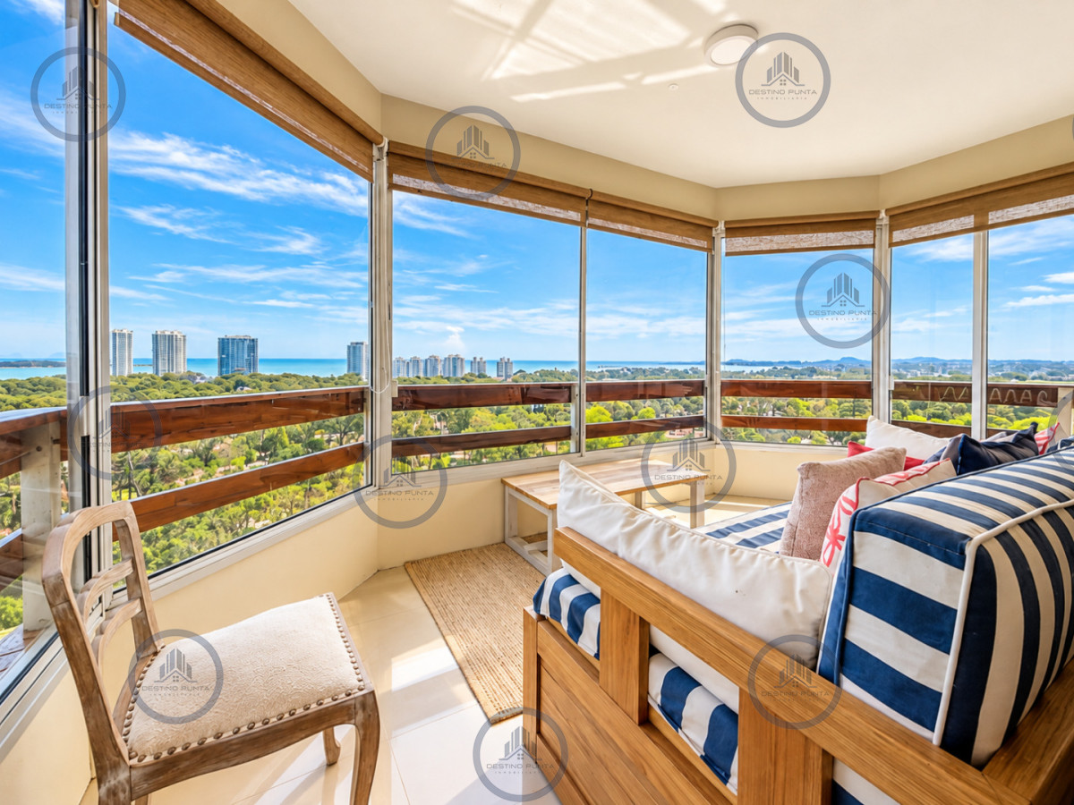 Apartamento Reciclado en Venta de 3 Dormitorios + Dependencia de servicio sobre Roosevelt con vista a Playa Mansa, Punta del Este — fotografía 4