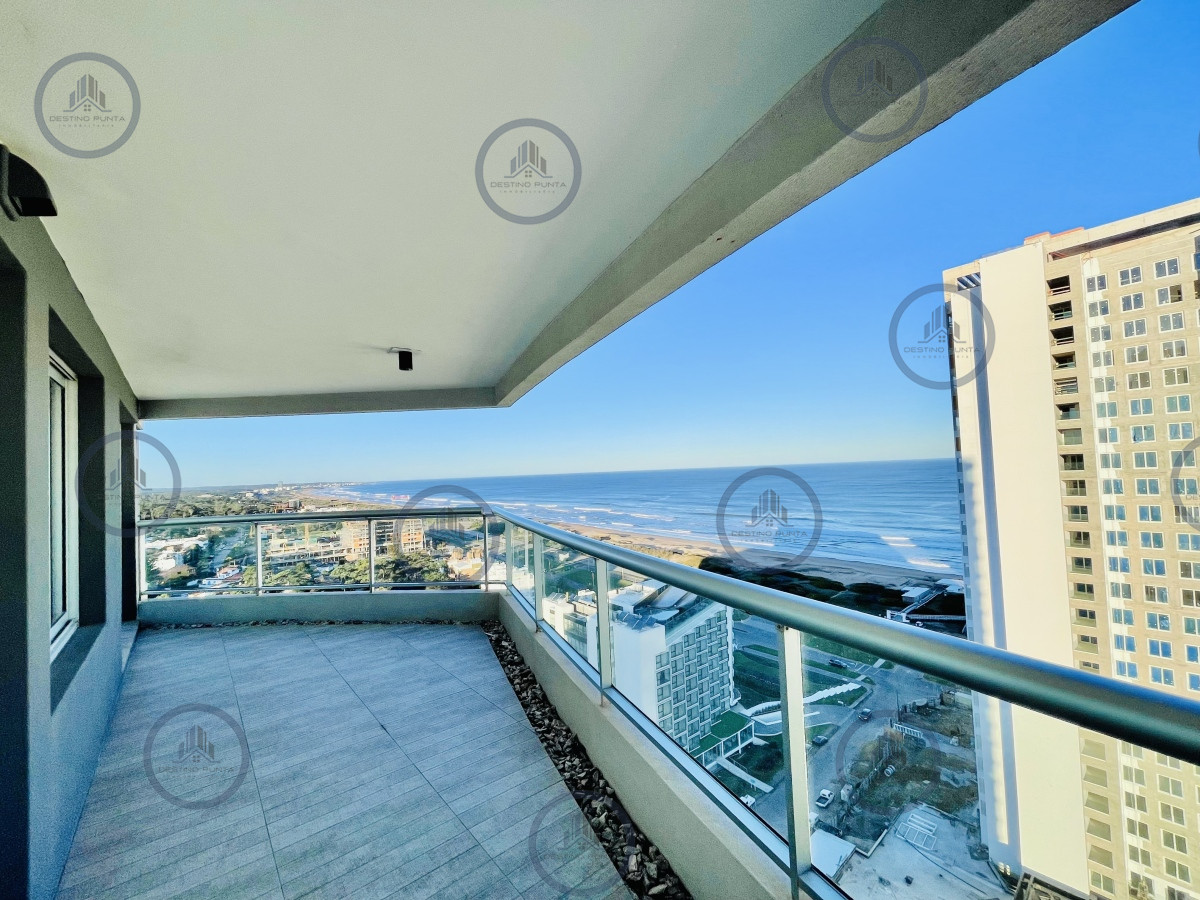 Apartamento ID.1525 - Apartamento de 3 Dormitorios y Dependencia, con Parrillero y Vista al Mar en Playa Brava, Punta del Este 