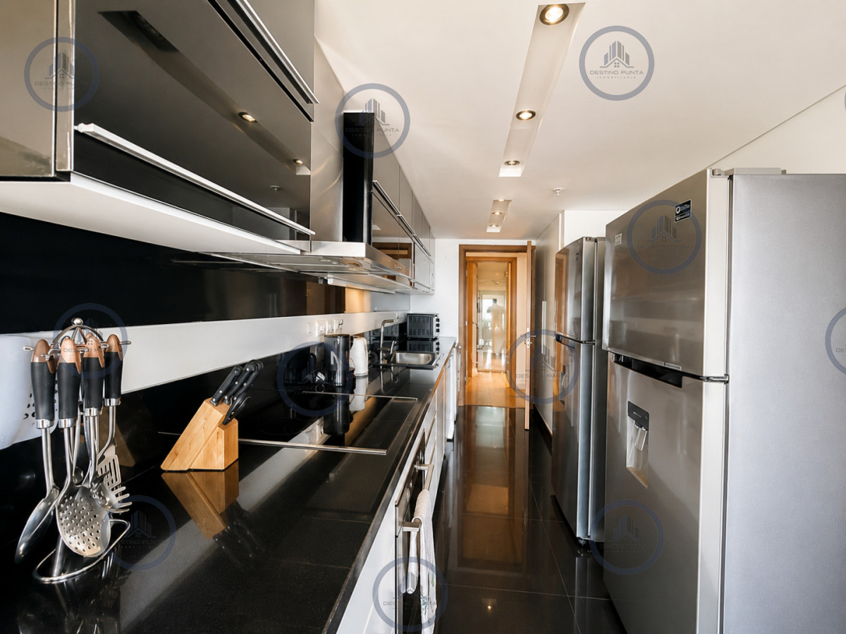 Apartamento ID.3258 - Moderno Apartamento de 3 Dormitorios con Parrillero propio y Dependencia, Playa Brava Punta del Este