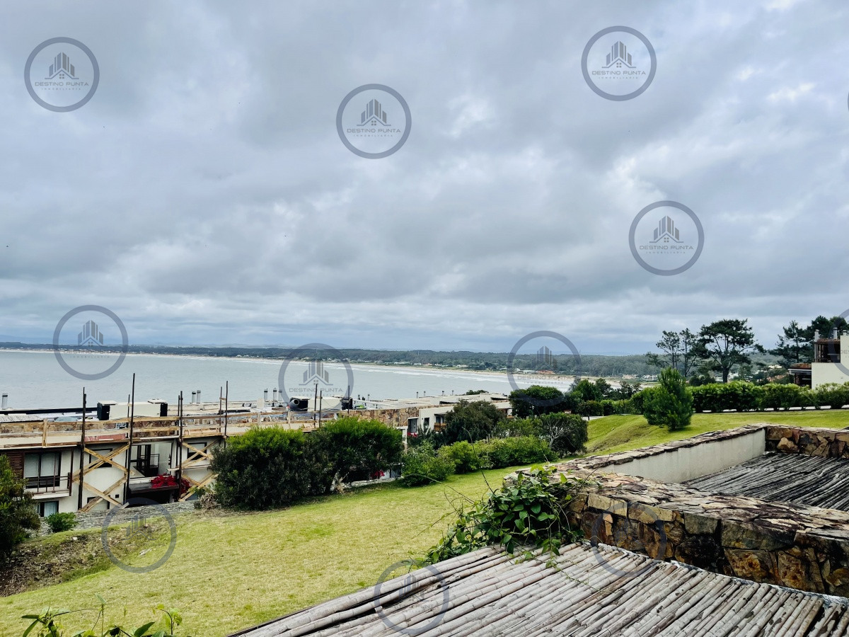 Apartamento ID.1029 - Venta de apartamento de dos dormitorios con parrillero en complejo privado de Punta Ballena