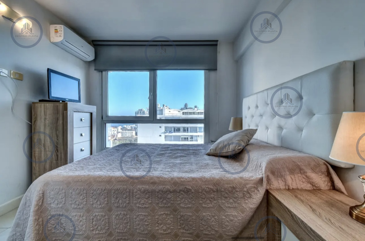 Apartamento ID.541 - Apartamento Céntrico de 2 Dormitorios con Vista al Mar, en el corazón de la Península de Punta del Este