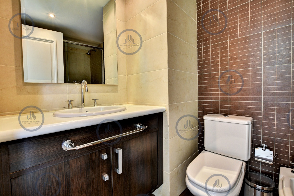 Apartamento ID.238 - Apartamento de 3 Dormitorios en Imperiale, Frente al Mar  - Oportunidad en Venta
