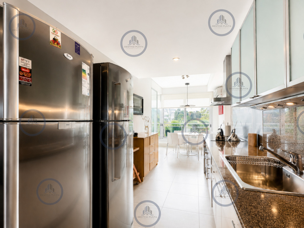 Apartamento ID.272 - Oportunidad en Venta Maravilloso departamento esquinero en Torre Le Parc, Playa Brava, Punta del Este