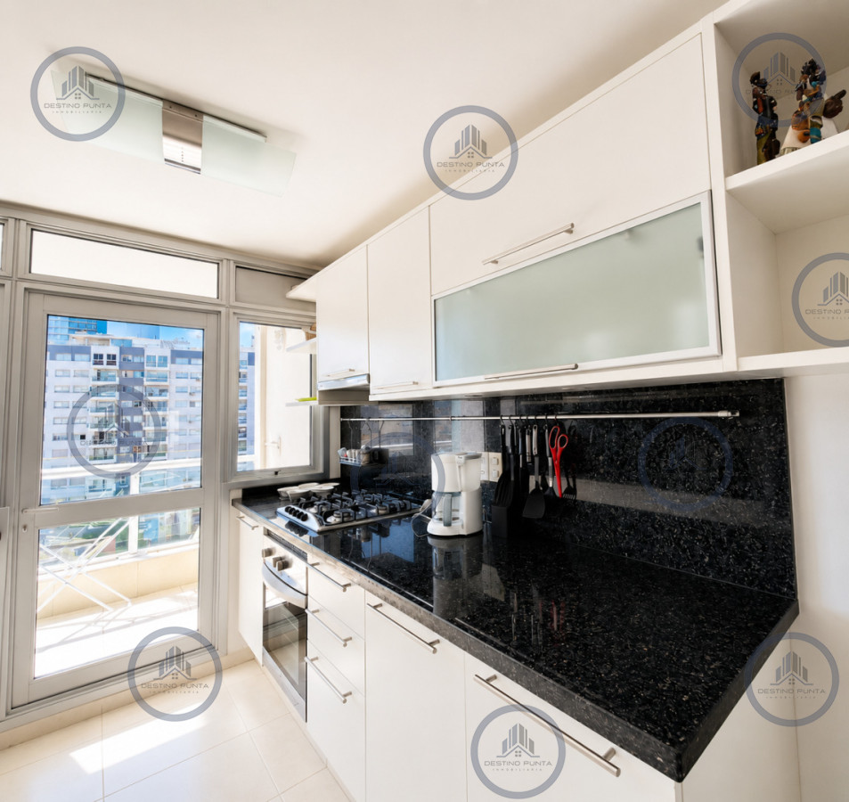 Apartamento ID.58 - Apartamento de 2 Dormitorios a metros del mar y torre moderna, playa Mansa, Punta del Este