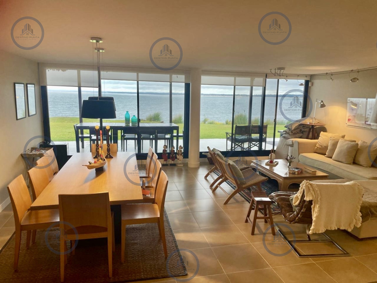 Apartamento ID.421 - Maravilloso departamento de 2 dormitorios con parrillero y salida al jardín en alquiler 