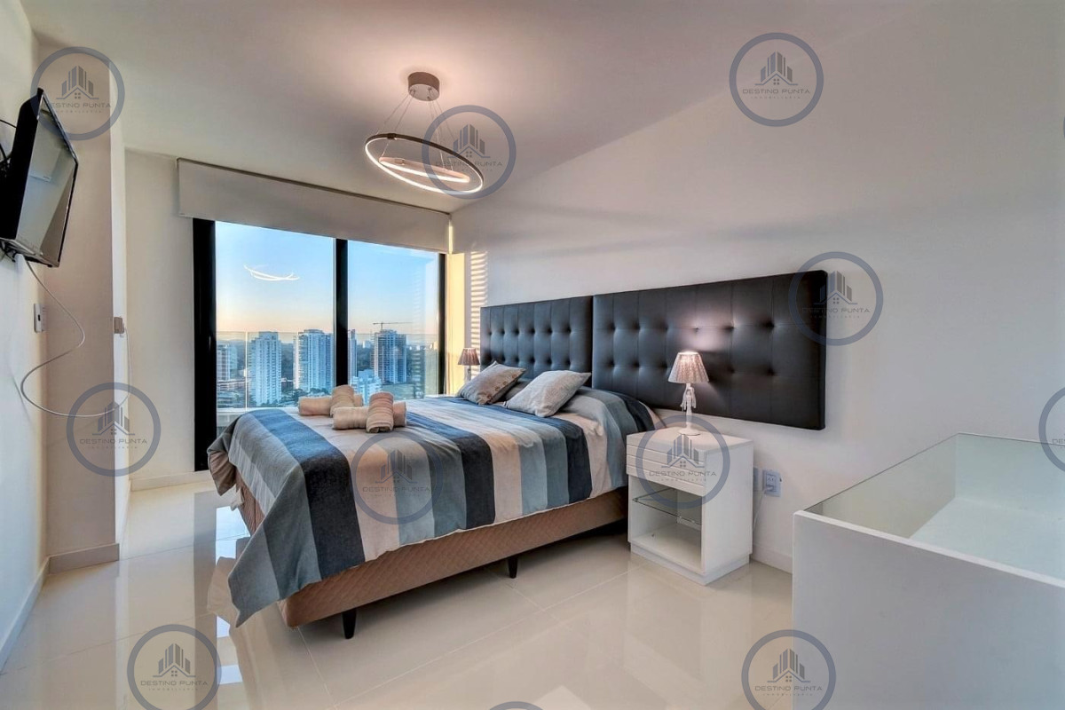 Apartamento ID.1626 - Alquiler temporario de apartamento de dos dormitorios con dos baños a pasos de la Playa y centro comercial, Punta del Este