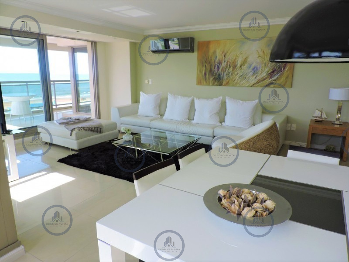 Venta y alquiler de apartamento en playa Brava de tres dormitorios mas dependencia de servicio, Punta del Este — fotografía 2