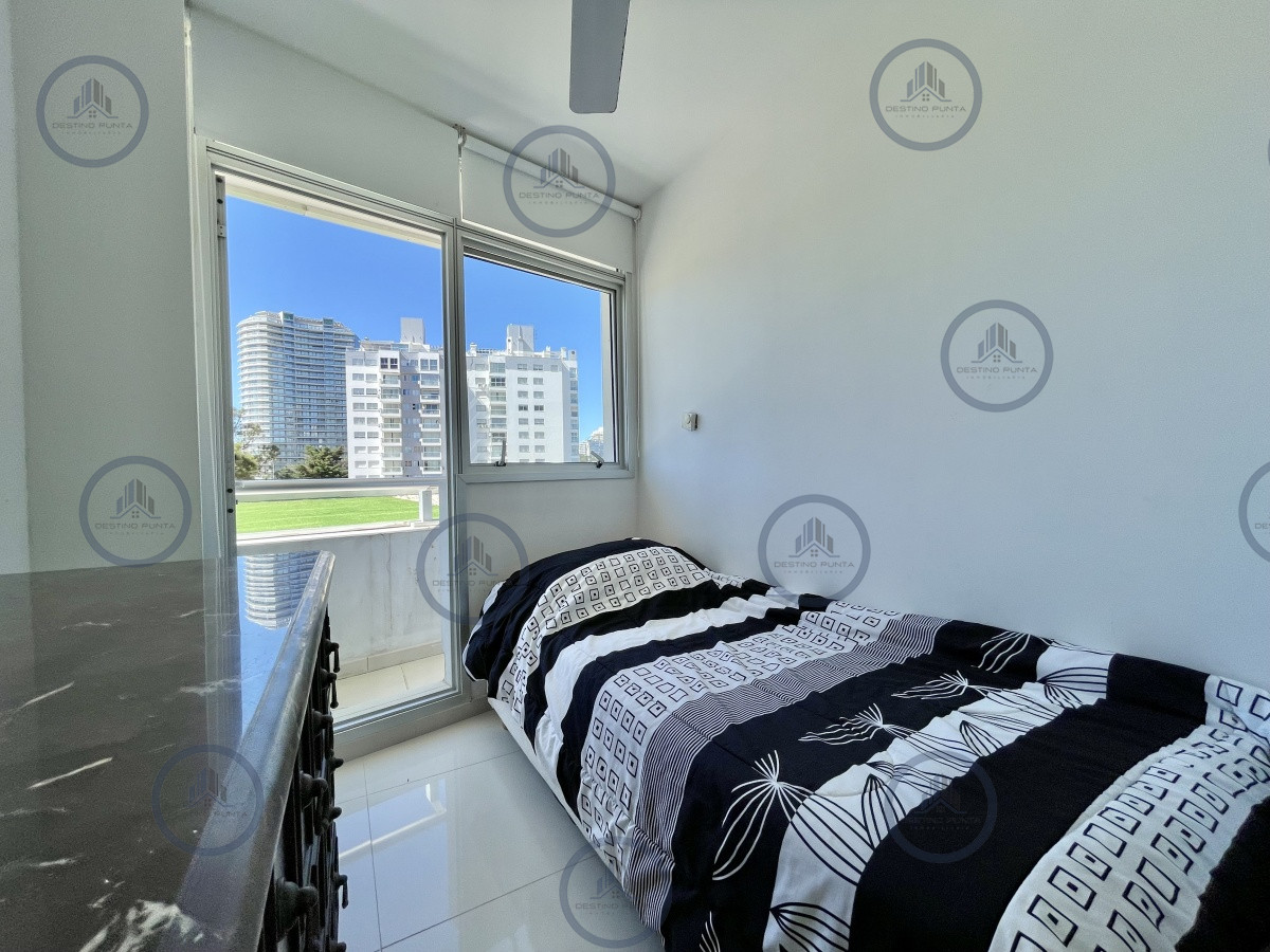 Apartamento ID.217 - Apartamento de 2 Dormitorios y Servicio a metros del mar, Playa Mansa Punta del Este