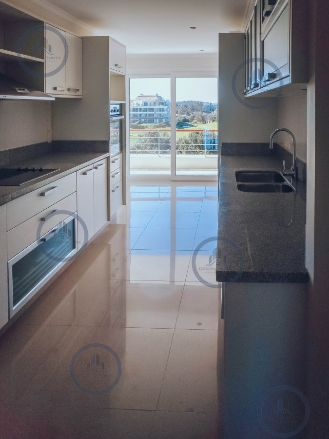 Apartamento ID.230 - Exclusivo penthouse en venta de dos dormitorios sobre Playa Mansa