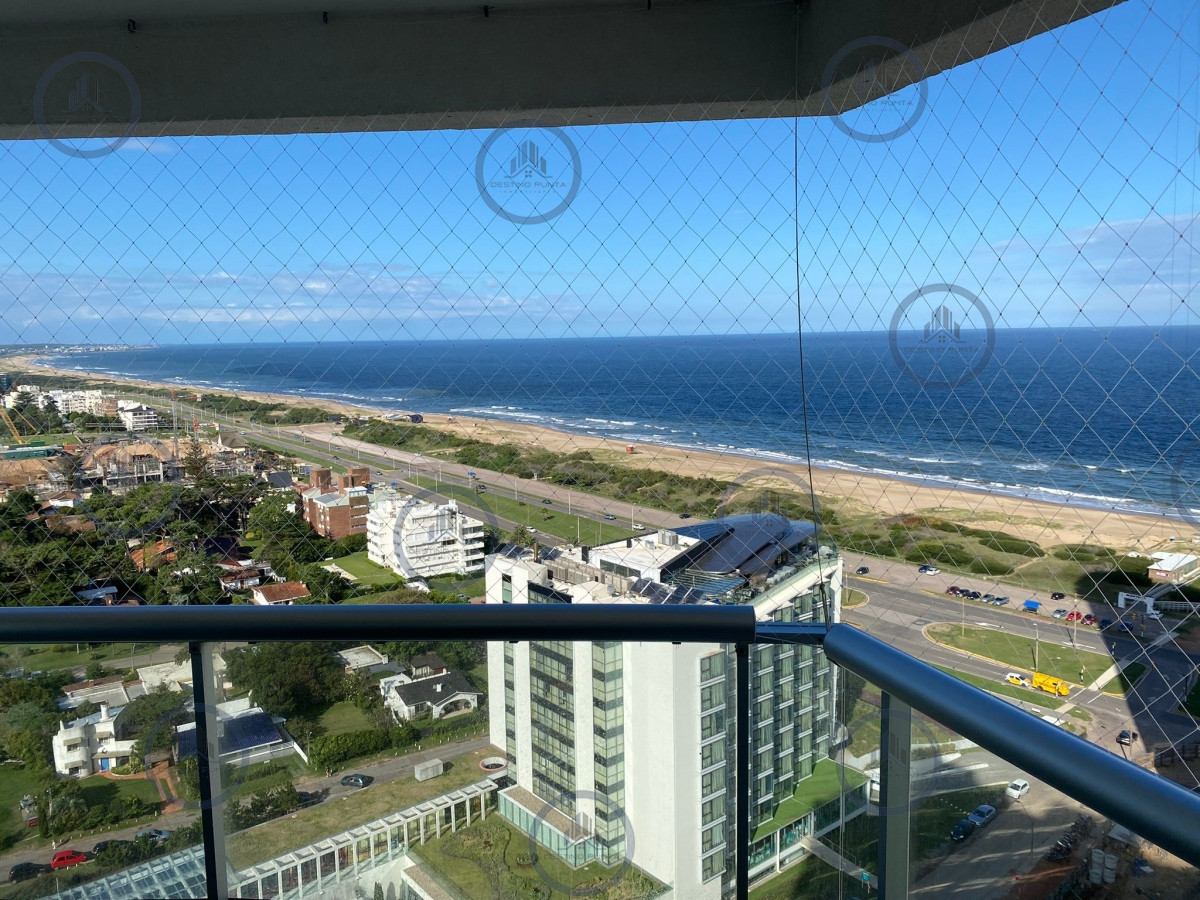 Apartamento ID.1776 - Venta de gran apartamento de 3 dormitorios con parrillero propio en Playa Brava, Punta del Este